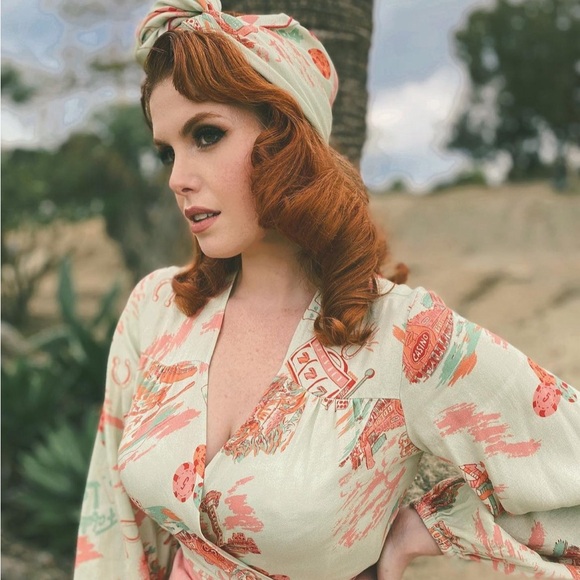 Loco Lindo Vegas Wrap top - Picture 2 of 6